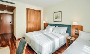 Cama o camas de una habitación en Sercotel Cornellà Barcelona