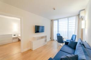 TV a/nebo společenská místnost v ubytování PANORAMA HOTEL SEA VIEW BATUMi