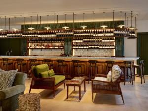 De lounge of bar bij Spier Hotel and Wine Farm