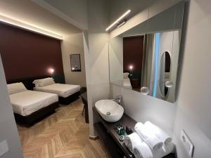 Postel nebo postele na pokoji v ubytování Hotel RossoVino Milano