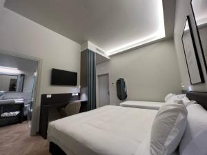 Postel nebo postele na pokoji v ubytování Hotel RossoVino Milano