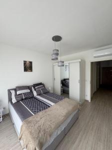 Postel nebo postele na pokoji v ubytování Elite Skyview -Relaxing Family Apt with AC, Balcony + 20 fotografií
