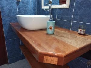 A bathroom at Hostal Familiar Argeñal Még 37 kép
