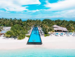 Bazén v ubytování Sirru Fen Fushi Private Lagoon Resort Maldives nebo v jeho okolí