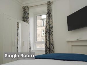 TV a/nebo společenská místnost v ubytování Edinburgh Modern Apartment in Haymarket, city centre