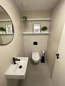 Ένα μπάνιο στο AH Sky park 3D - 20th Floor sunset views - parking