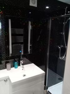 Ένα μπάνιο στο The Punchbowl inn Okewoodhill