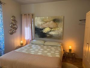a bedroom with a bed and a painting on the wall at DANTES in Pieve di Teco