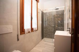 a bathroom with a shower and a sink at Dimora Giannino e Mirella in Pellestrina