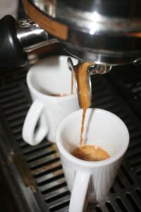 Set per la preparazione di tè e caffè presso Hotel u Budvaru