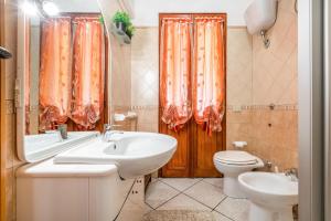Kúpeľňa v ubytovaní Villa Lidia vicino al mare + 20 fotografií