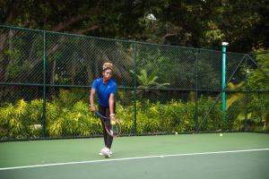 Tenis a/nebo squash v ubytování Sirru Fen Fushi Private Lagoon Resort Maldives nebo okolí