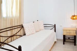 Postel nebo postele na pokoji v ubytování Louros rooms
