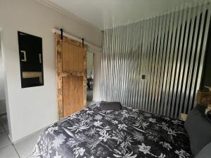 Postel nebo postele na pokoji v ubytování 25 on Pretorius + 4 fotografie