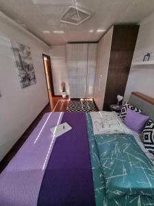 Posteľ alebo postele v izbe v ubytovaní Apartament B & S - Free Garage Parking + 37 fotografií