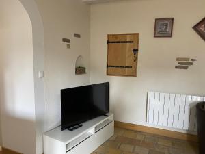 Μια τηλεόραση ή/και κέντρο ψυχαγωγίας στο Gîte de la maison de Triboulet- Amboise