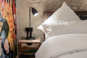 Ein Bett oder Betten in einem Zimmer der Unterkunft COOLEST Apartment in Berlin, easy Check-in, Industrial Style, close to center #3