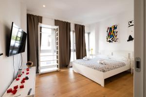A bed or beds in a room at Casa Meltemi