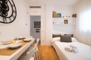 A bed or beds in a room at Casa Meltemi