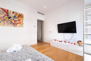 A television and/or entertainment centre at Casa Meltemi