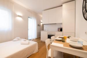A bed or beds in a room at Casa Meltemi