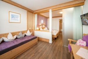 Postel nebo postele na pokoji v ubytování Familienhotel Lengauer Hof + 37 fotografií
