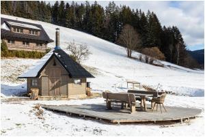 a small house with a picnic table and a bench at Chalupa Purpurová lúka Velké Karlovice in Velké Karlovice