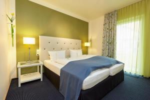 Postel nebo postele na pokoji v ubytování Flair Hotel zum Storchen