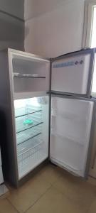 an empty refrigerator with its door open in a kitchen at Complejo Juli dpto TUCCI in Trelew