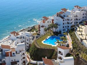 Bazén v ubytování Apartamento con impresionantes vistas al mar nebo v jeho okolí