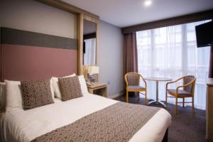 Ένα ή περισσότερα κρεβάτια σε δωμάτιο στο Mount Errigal Hotel, Conference & Leisure Centre