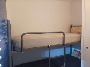 Postel nebo postele na pokoji v ubytování St Pierre la Mer: T2, piscine, parking, 4 pers - FR-1-229D-145