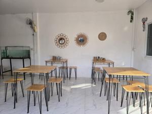 a group of tables and chairs in a room at Aona Resort Kohlarn in Ko Larn