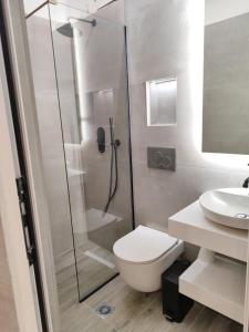 A bathroom at Vacations in Patra Studios