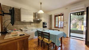 Η κουζίνα ή μικρή κουζίνα στο Villa Dessy