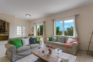 Gallery image of Villa Korini with swimming pool in Achlades