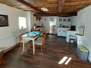 A kitchen or kitchenette at Chata Chlumík
