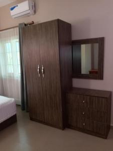 Gulta vai gultas numurā naktsmītnē Tofana Hotel and Event Center
