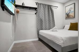 Postel nebo postele na pokoji v ubytování Miami Flats - Self Check-in and 1 Free Parking
