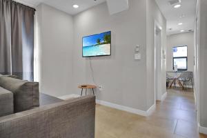 TV a/nebo společenská místnost v ubytování Miami Flats - Self Check-in and 1 Free Parking
