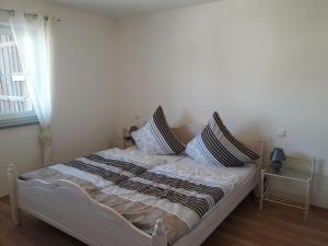 Ένα ή περισσότερα κρεβάτια σε δωμάτιο στο 1st floor apartment in Bierdorf am Ammersee