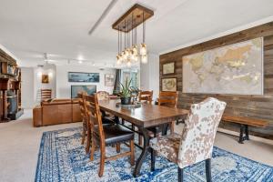 Χώρος καθιστικού στο City Center Oasis Prime Location with Views