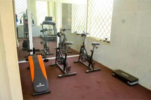 Fitness centrum a/nebo fitness zařízení v ubytování Tofana Hotel and Event Center