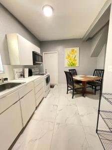 a kitchen with a table and a table and chairs at Ohana Wynwood in Miami