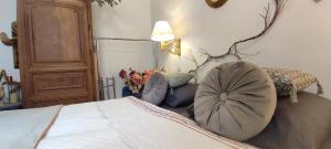 Postel nebo postele na pokoji v ubytování PARIS AUTHENTIC HOUSE Métro 14 Station Hôpital Bicêtre, RER B Gentilly