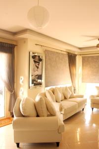 Afbeelding uit fotogalerij van IRINI - Superior Luxury Apartment, Just 13 Minutes from Paphos in Anarita