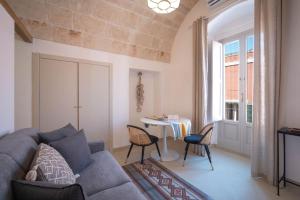 a living room with a couch and a table at Terrazza De Palma, Vista e Relax in Monopoli