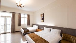 A bed or beds in a room at Yearning Homestay