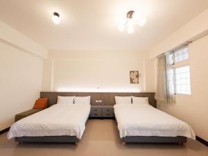 A bed or beds in a room at Yearning Homestay