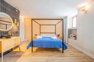 Postel nebo postele na pokoji v ubytování The Nest Masia Can Tiranasi Relájate y Disfruta Escapada con Encanto Cerca de Barcelona-
